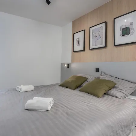 Apartment Pet Friendly *